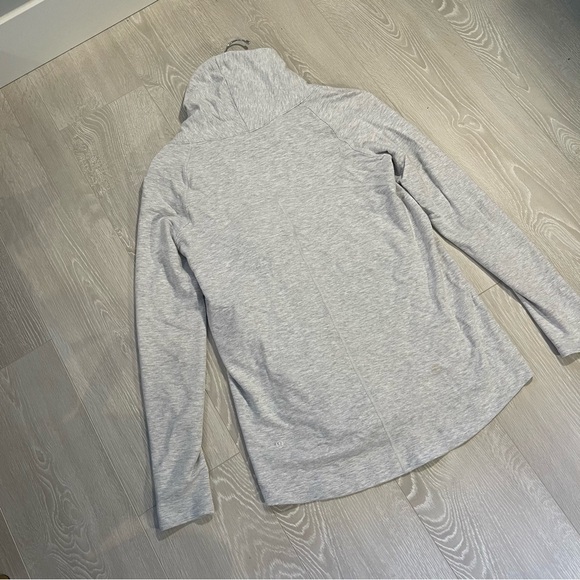 Lululemon Coast Easy Wrap Heathered Core Ultra Light Grey size 6 - Picture 13 of 16